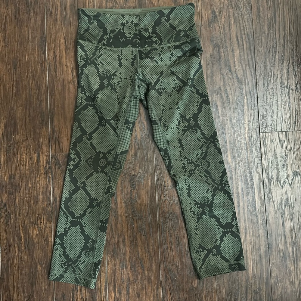 Lululemon cropped capris